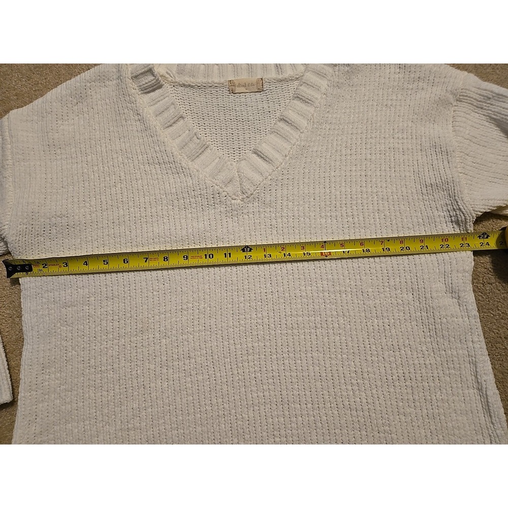 Altar'd State White Chenille Soft Pullover Sweater Size M Oversized Boxy Fit - Picture 7 of 10